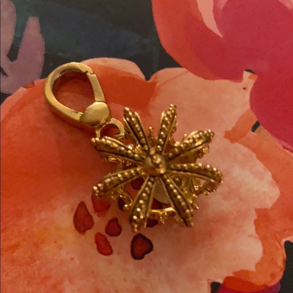 ♥️Last Price drop♥️Juicy Couture crown charm
